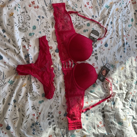 NWT BRAND NEW Push up bra and thong set - Picture 3 of 11